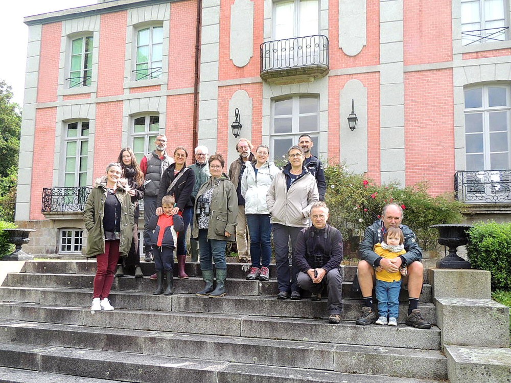 Sur les marches du château de Chantore, visite du parc sous la houlette de Thierry Grandguillot