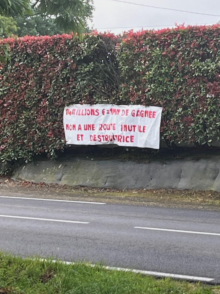 Affichage public des opposants au projet routier