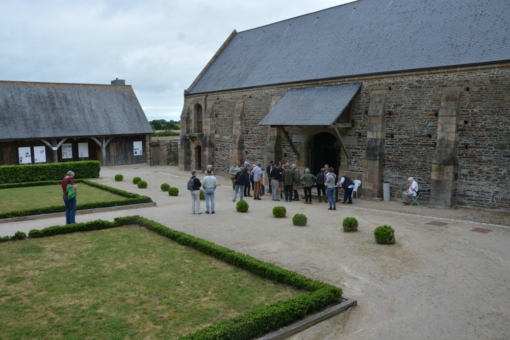 café à l'accueil en attendant l'arrivée des derniers participants inscrits