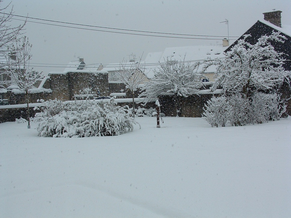 le refuge sous la neige.JPG