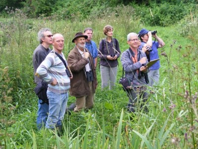 Les visiteurs du nouveau refuge avec M. Jacqueline à gauche (Photo : J. Collette)