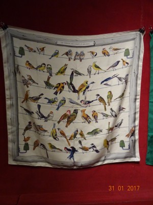 Foulard Hermès photographié à Drouot