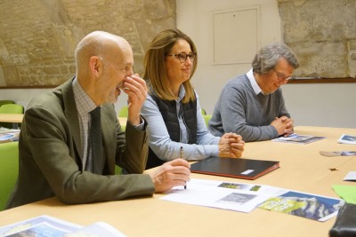 Signature suite.jpg (169.11 Kio) Vu 18317 fois Atmosphère souriante et décontractée