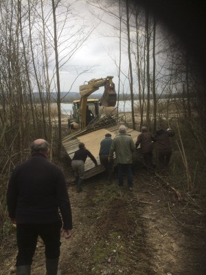 IMG_0025-2.jpg (158.37 Kio) Vu 18118 fois acheminement ardu du radeau lands'art par voie terrestre