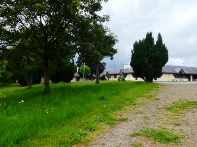 P1000783.JPG (82.49 Kio) Vu 11882 fois La partie sud du collège très boisée.