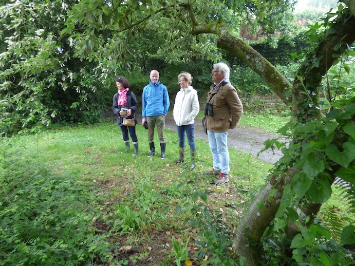 Alain Aupoix (à droite) avec ses collègues motivés par l'ornithologie