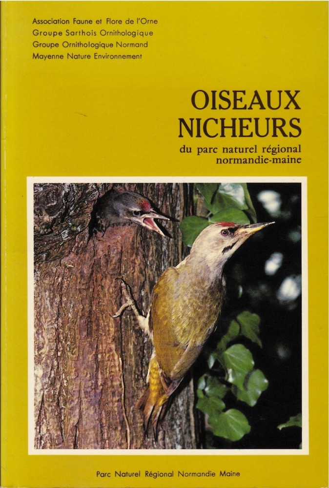 Couverture de l'ouvrage, photo de pic cendré au nid (Gaston Moreau, Juvigny-le-Tertre, Manche, le 24 juin 1973.) L'histoire de ce cliché fera l'objet d'un futur message.