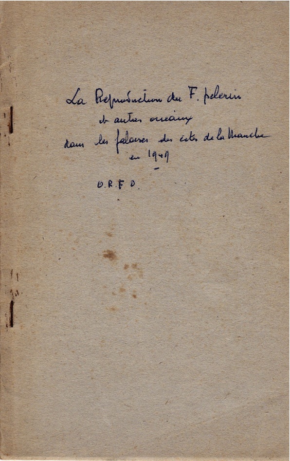 Page titre manuscrite du tiré à part, rédigée par André Labitte; article publié en 1950.<br />Labitte A., Languetif A. et Debu G. (1950) - La reproduction du Faucon pèlerin et autres oiseaux des falaises des côtes de la Manche en 1949.<br />Ois. Rev. fr. Orn., 20 (2) 122-136.