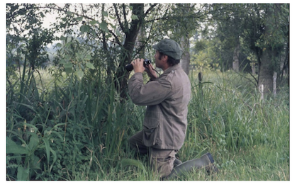 René dans la zone humide de Fontaine-sous-Jouy (27) le 6 août 1974.<br />Photo J. Collette