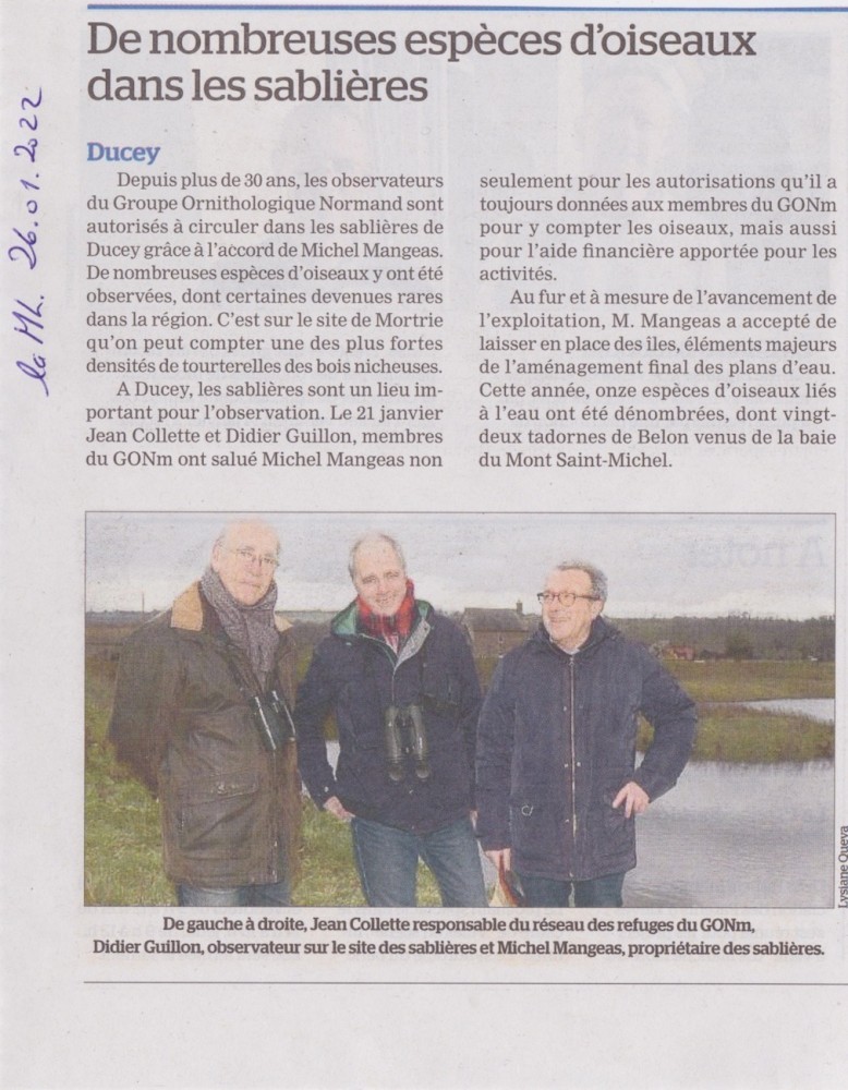 article publié par l'hebdomadaire La Manche libre (26 janvier 2022). À la droite de la photo, une des iles laissées en place lors de l'exploitation de la sablière.