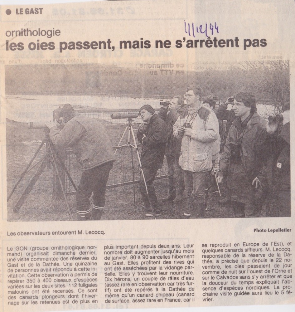 19941211-Saint-Manvieu-La Dathée- La ML .jpeg (369.65 Kio) Vu 7730 fois animation en décembre 1994. Etienne Lambert au centre (vêtement clair). A sa droite, Thierry Lefèvre (avec jumelles) dont l'activité pour la mise en place d'aménagements autour de la réserve du Gast fut capitale.