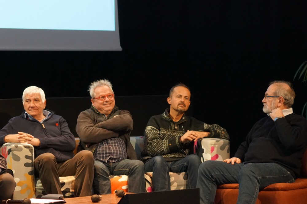 La table ronde seconde vue.jpeg (207.17 Kio) Vu 12242 fois De gauche à droite : J.P. Siblet, C. Aulert, D. Grémillet, G. Clouet