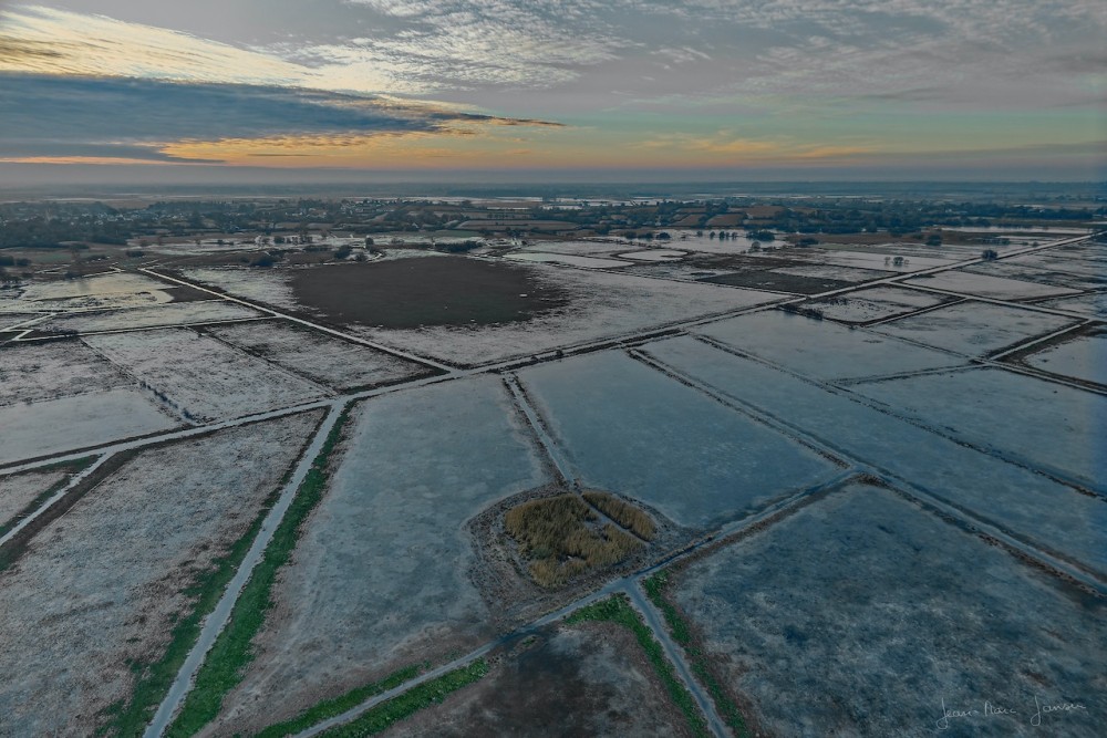 Graignes_decembre2022_DJI_0105_1620_1MO.jpeg (358.42 Kio) Vu 7433 fois Graignes givrée Photographie Jean-Marc Jansen