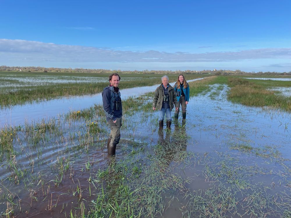 De gauche à droite : Bastien Rémy, nouveau technicien  de la réserve, Alain Chartier, conservateur et Amélie Gleyal, stagiaire<br />Photo : JM Savigny