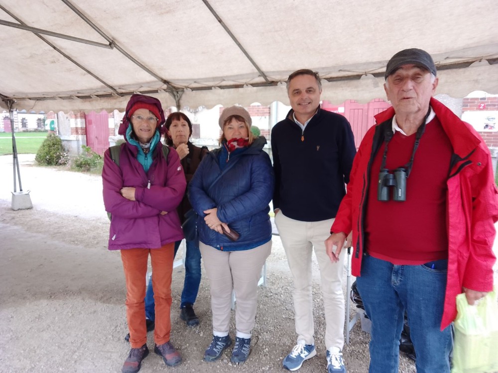 Haras_20240925_JBe.jpg (242.89 Kio) Vu 21959 fois Monsieur Adam directeur du pôle hippique était présent (2ème à partir de la droite) .