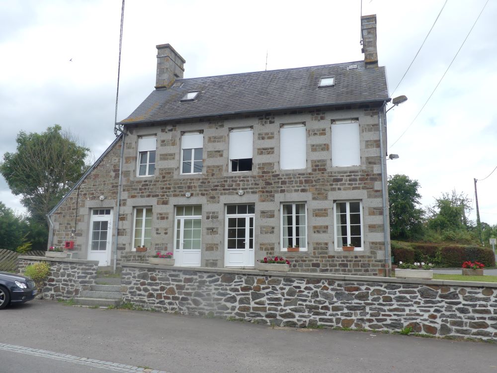 mairie de Vernix.JPG