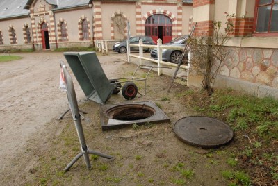 TBS_0020.JPG (157.23 Kio) Vu 9194 fois Accès par la bouche d'égoût.