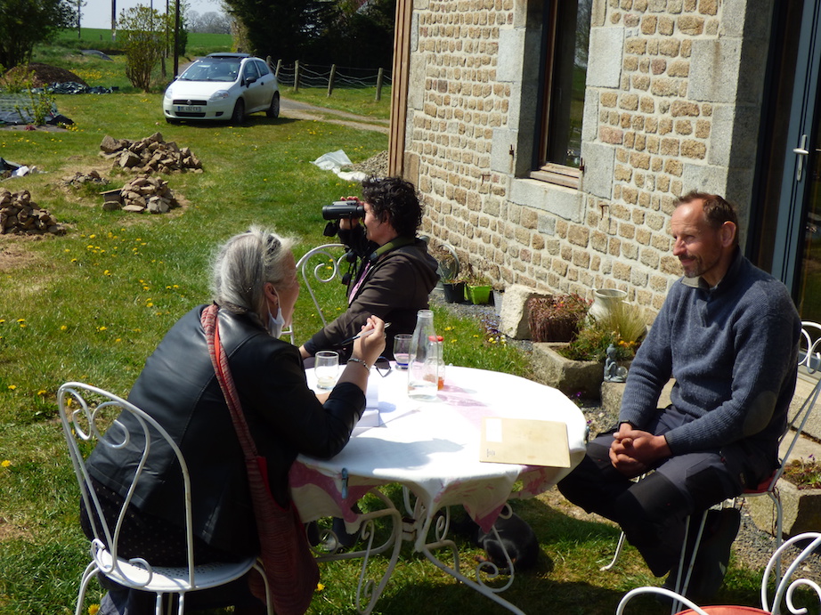 Sylvain et la journaliste de la Voix le Bocage; Gaëlle et la vie privée des crécerelles voisins