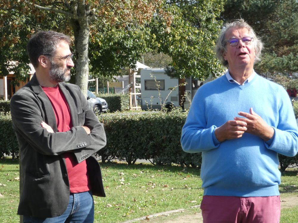 Gérard Debout président du GONm avec le maire de Carolles; Monsieur Mansour (à gauche)